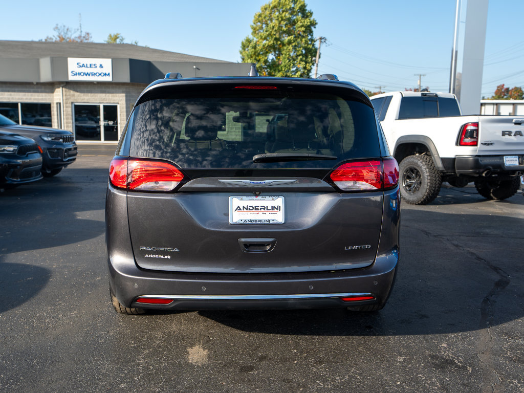 Used 2020 Chrysler Pacifica Limited FWD image 8