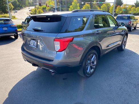 Used 2022 Ford Explorer XLT w/ Equipment Group 202A image 5