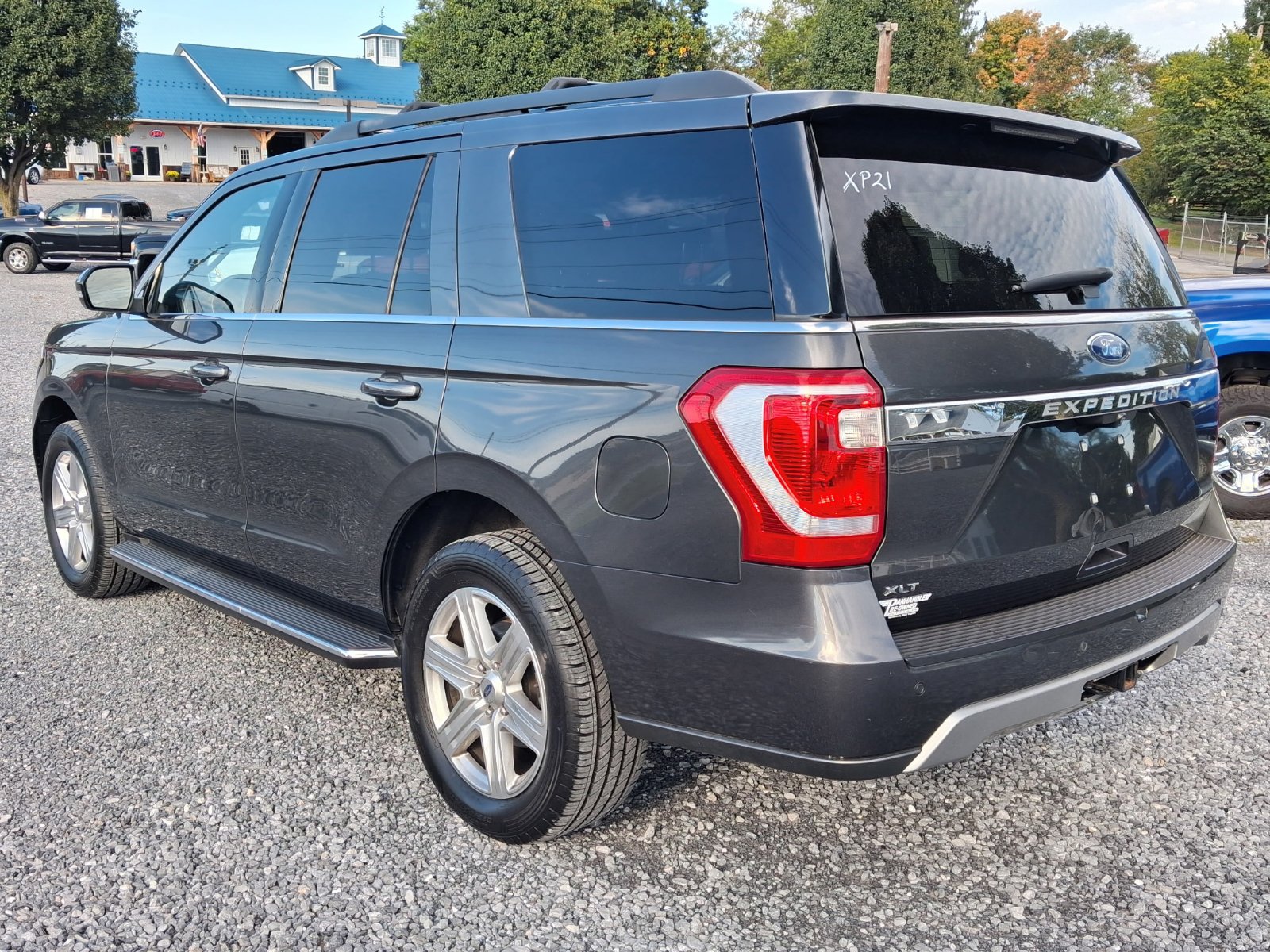 Used 2020 Ford Expedition XLT w/ Equipment Group 202A AWD/4WD image 4