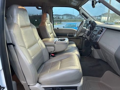 Used 2010 Ford F350 Lariat image 10