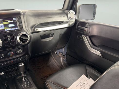 Used 2017 Jeep Wrangler Unlimited Rubicon AWD/4WD image 18