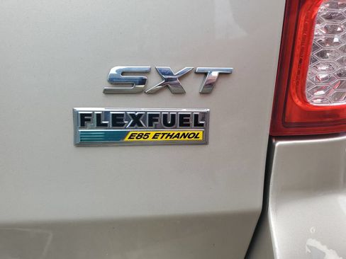 Used 2016 Dodge Grand Caravan SXT w/ Rear Park Assist Package FWD image 5