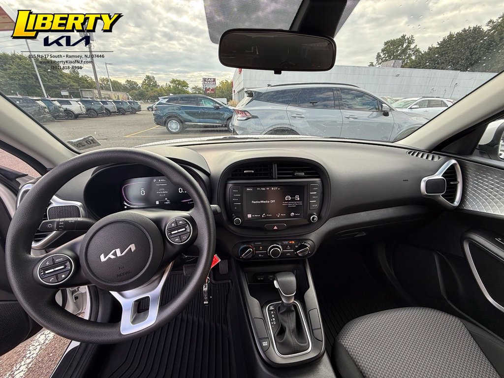 Used 2023 Kia Soul LX FWD image 12