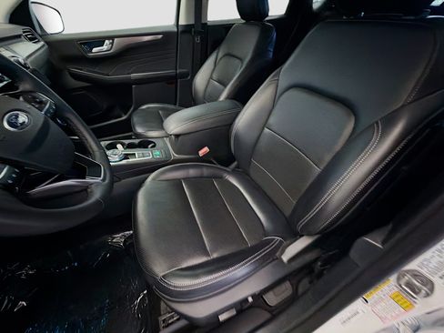 Used 2022 Ford Escape Titanium FWD image 11