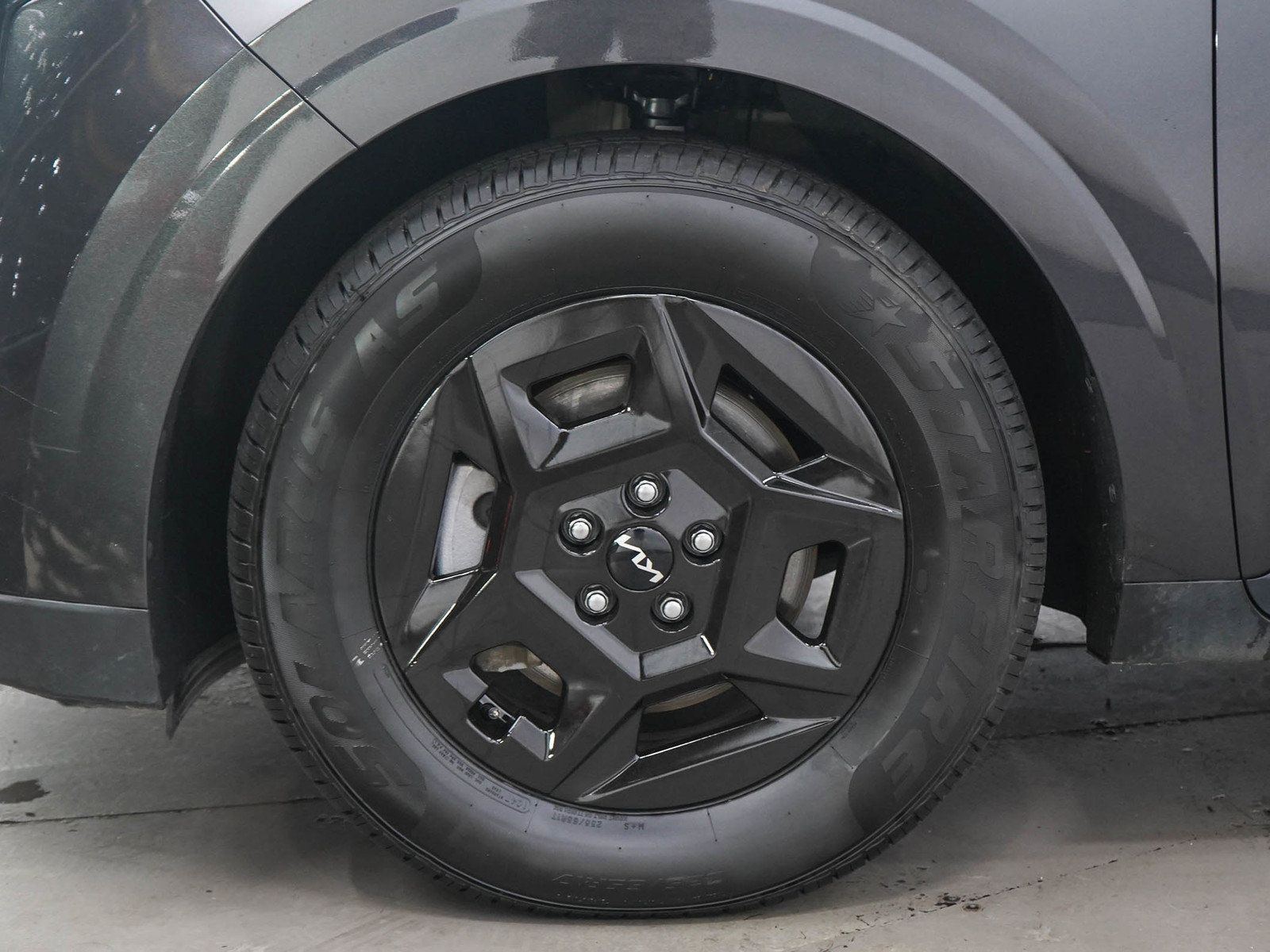 Used 2025 Kia Carnival FWD image 32