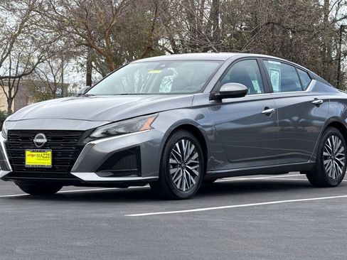 Used 2023 Nissan Altima 2.5 SV image 16