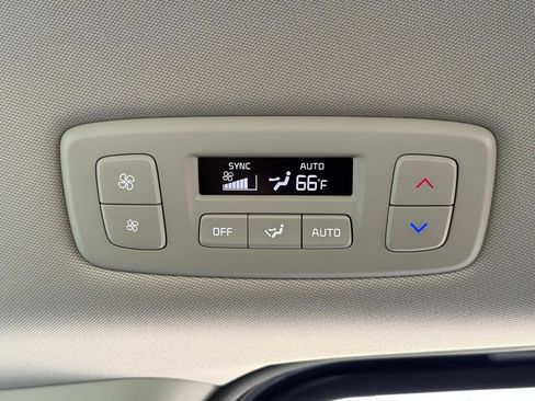Used 2026 Kia Carnival FWD image 42