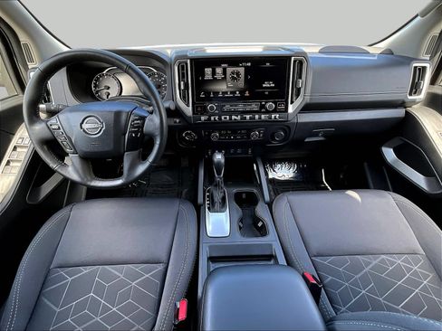 Used 2025 Nissan Frontier SV w/ SV Convenience Package AWD/4WD image 11