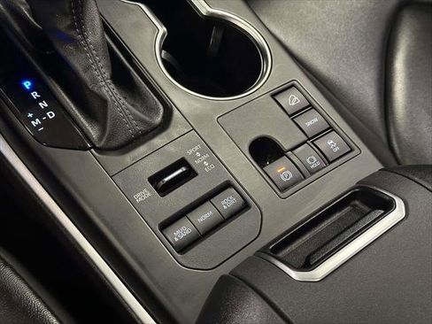 Used 2024 Toyota Highlander XLE image 31