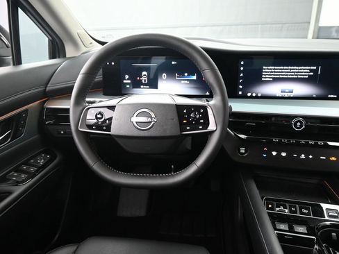 Used 2025 Nissan Murano SL image 12