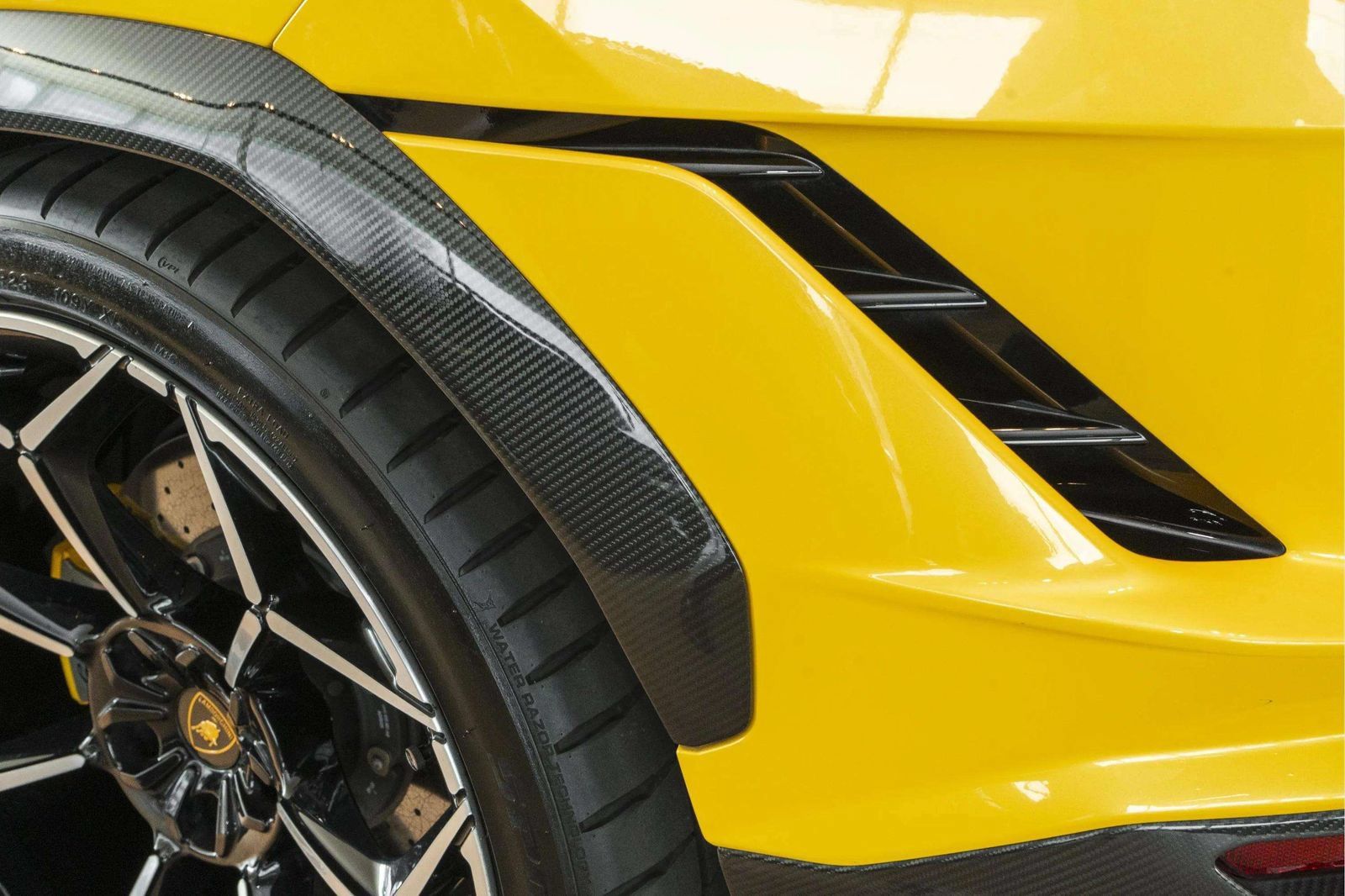 Used 2024 Lamborghini Urus Performante AWD/4WD image 73