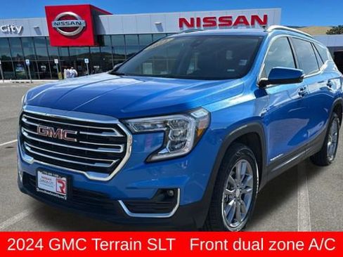 Used 2024 GMC Terrain SLT AWD/4WD image 7