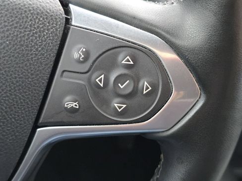 Used 2023 Chevrolet Traverse LT FWD image 21