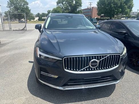 Used 2023 Volvo XC60 B5 Plus w/ Climate Package AWD/4WD image 3