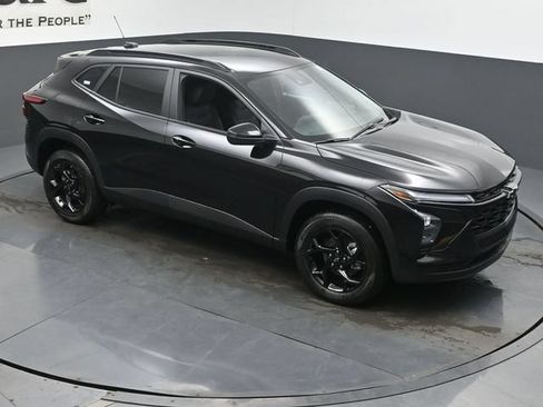 New 2026 Chevrolet Trax LT w/ Driver Confidence Package FWD image 16