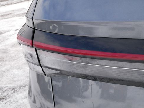 Certified 2025 Volkswagen Taos SE image 17