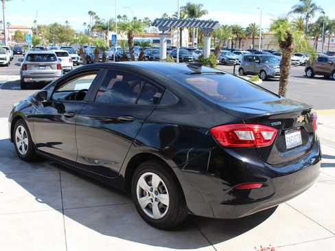 Used 2017 Chevrolet Cruze LS image 7