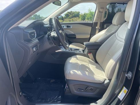 Used 2020 Ford Explorer Platinum w/ Premium Technology Package AWD/4WD image 10