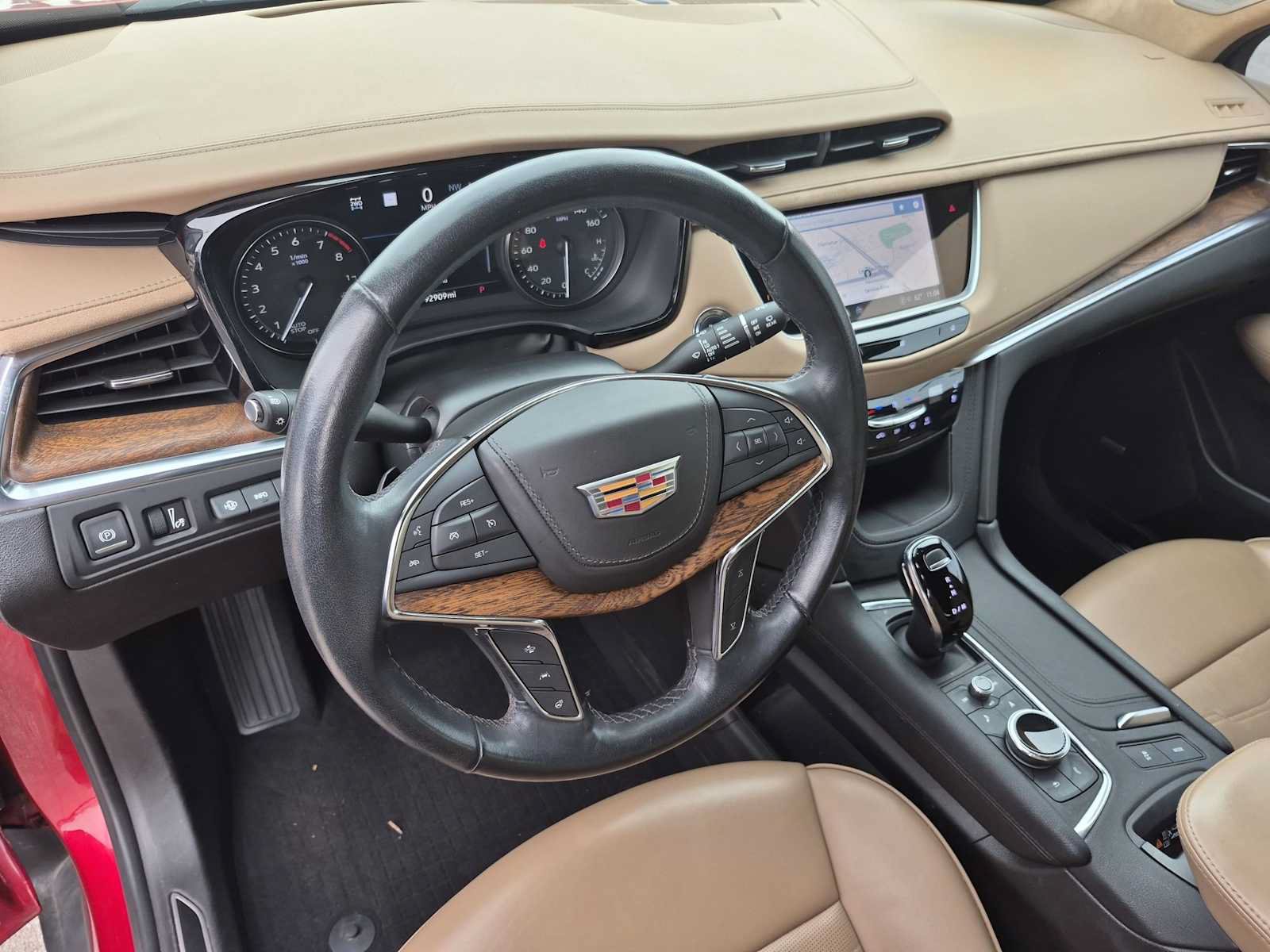 Used 2021 Cadillac XT5 Premium Luxury w/ Platinum Package AWD/4WD image 2