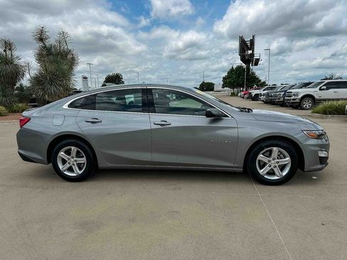 Used 2024 Chevrolet Malibu LT FWD image 2