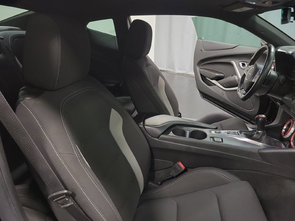 Used 2018 Chevrolet Camaro SS RWD image 30