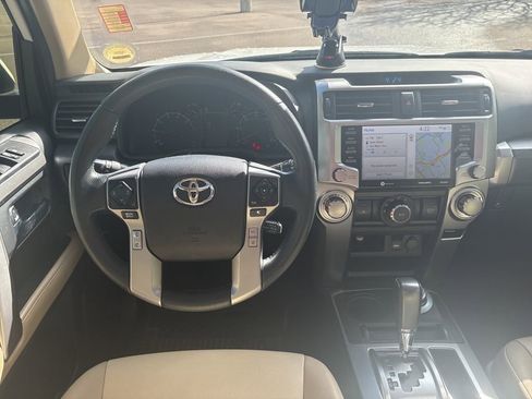Used 2022 Toyota 4Runner SR5 Premium w/ Moonroof Package AWD/4WD image 11