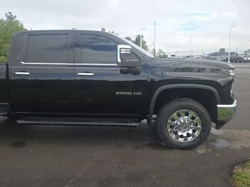 Used 2025 Chevrolet Silverado 2500 LTZ w/ LTZ Plus Package AWD/4WD image 4