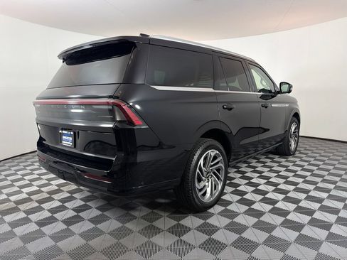 Used 2025 Lincoln Navigator Reserve AWD/4WD image 3