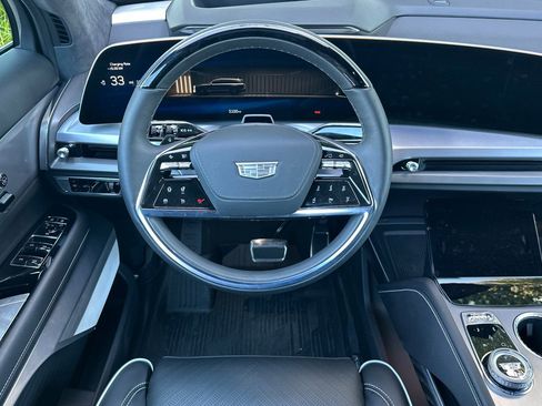Certified 2026 Cadillac Vistiq Platinum w/ LPO, Floor Liner Package AWD/4WD image 16