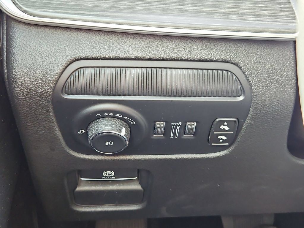 Certified 2024 Jeep Wagoneer Series II w/ Flexible Seating Group AWD/4WD image 18