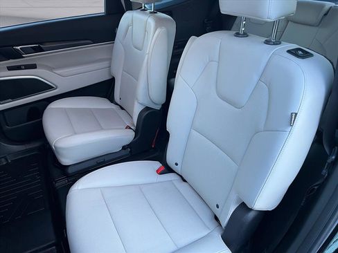 Used 2023 Kia Telluride S image 17