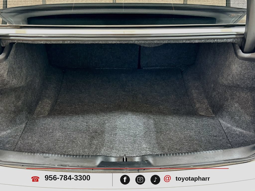 Used 2023 Chrysler 300 Touring w/ Sport Appearance Package RWD image 23