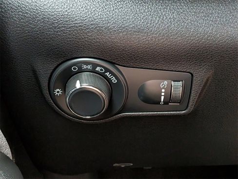 Used 2023 Jeep Compass Sport image 26