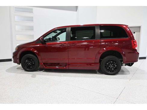 Used 2019 Dodge Grand Caravan SE FWD image 9