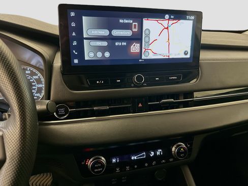 Used 2025 Mitsubishi Outlander SE image 26