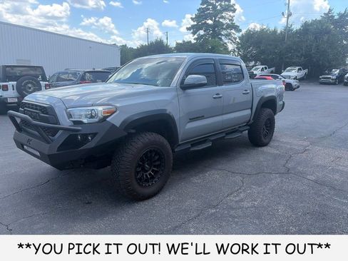 Used 2021 Toyota Tacoma TRD Off-Road AWD/4WD image 3