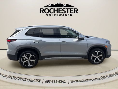 Used 2025 Volkswagen Tiguan SE w/ Panoramic Sunroof Package AWD/4WD image 7