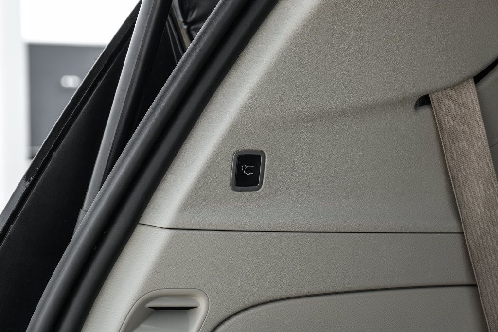 Used 2024 Chrysler Pacifica Touring-L FWD image 68