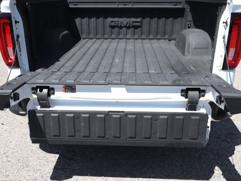 Used 2023 GMC Sierra 1500 SLT w/ SLT Premium Package AWD/4WD image 9