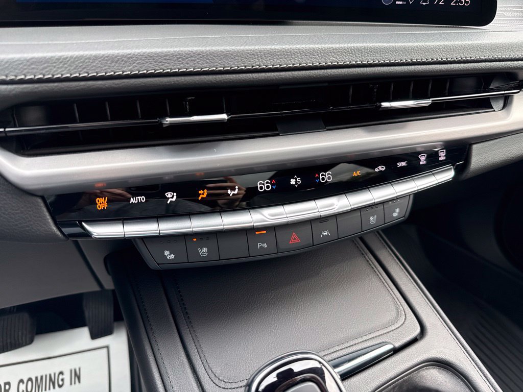 Used 2025 Cadillac XT4 Premium Luxury AWD/4WD image 38