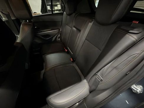 Used 2022 Chevrolet Trax LT w/ LT Convenience Package image 25