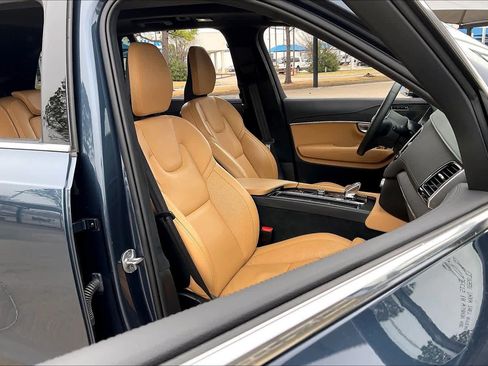 Used 2024 Volvo XC90 B6 Ultimate w/ Lounge Package image 9