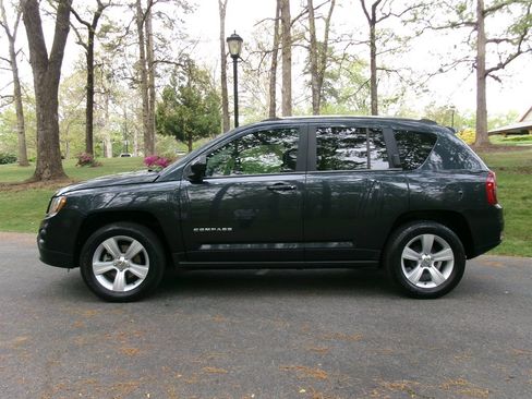 Used 2014 Jeep Compass Latitude w/ Sun/Sound Group image 8