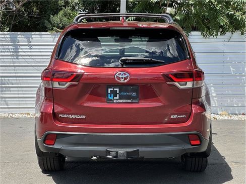 Used 2019 Toyota Highlander SE AWD/4WD image 11