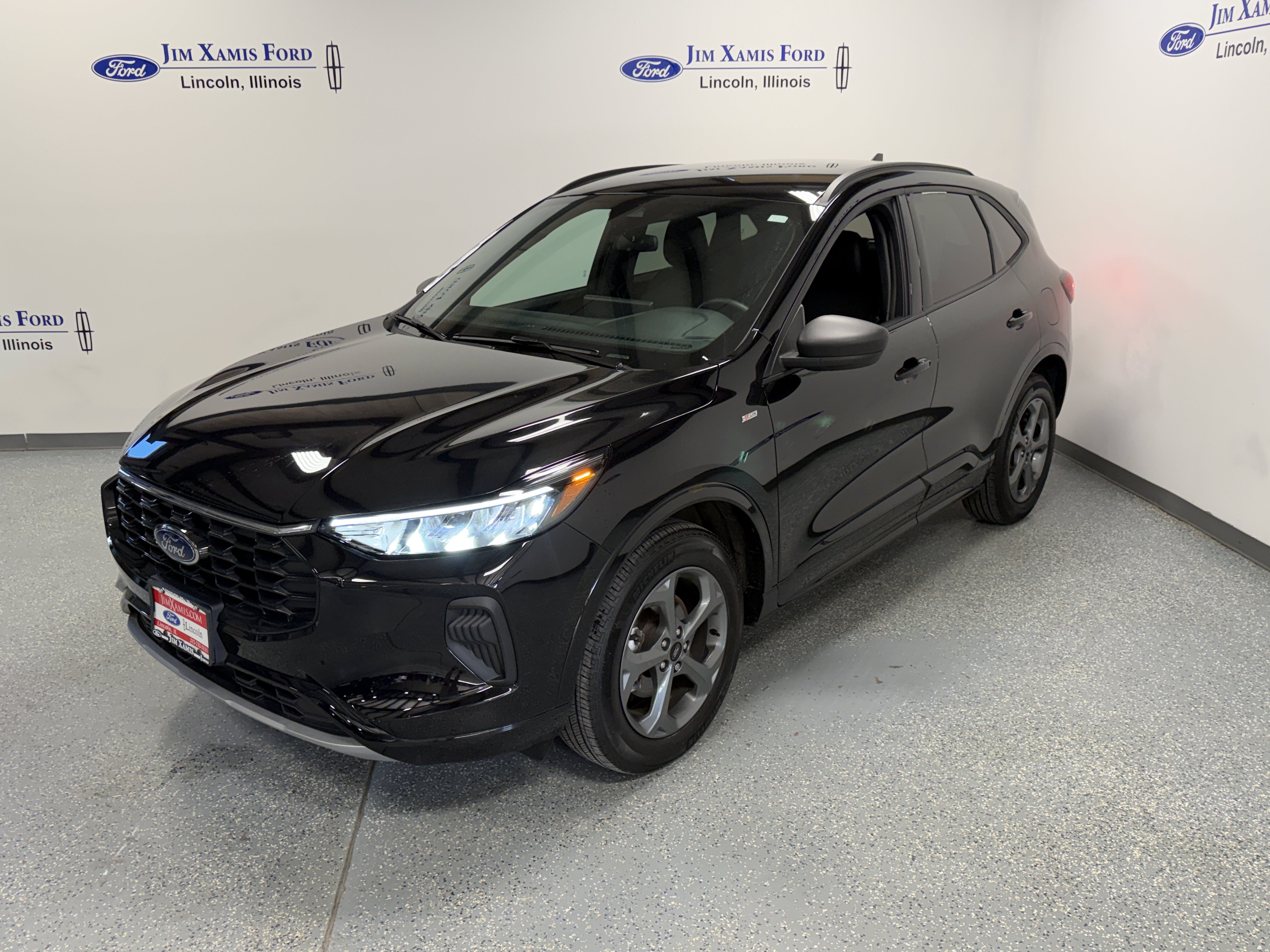 Used 2024 Ford Escape ST-Line w/ Tech Pack #1 AWD/4WD image 3
