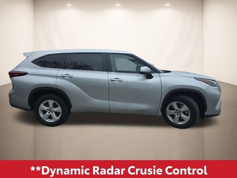Used 2024 Toyota Highlander LE image 8
