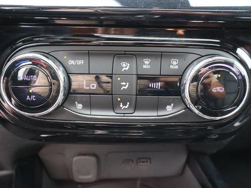 Used 2024 Chevrolet Trax RS w/ Sunroof Package FWD image 19