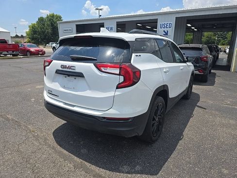 Used 2024 GMC Terrain SLE w/ Driver Convenience Package FWD image 4