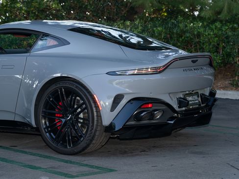 Used 2025 Aston Martin V8 Vantage Coupe image 10
