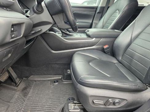 Used 2021 Toyota Highlander XLE FWD image 18